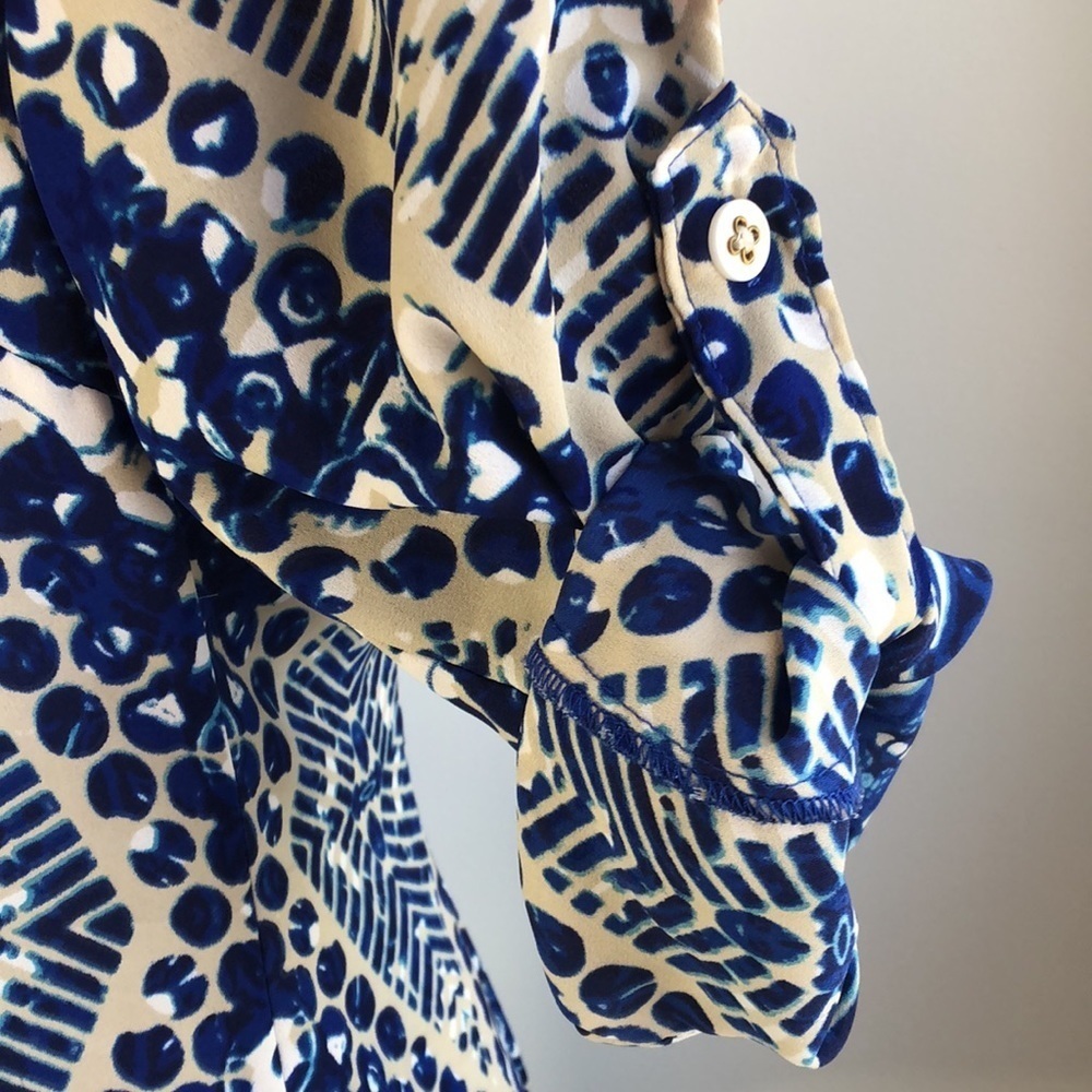 CAbi blue geometric print tab sleeve blouse - Picture 3 of 9